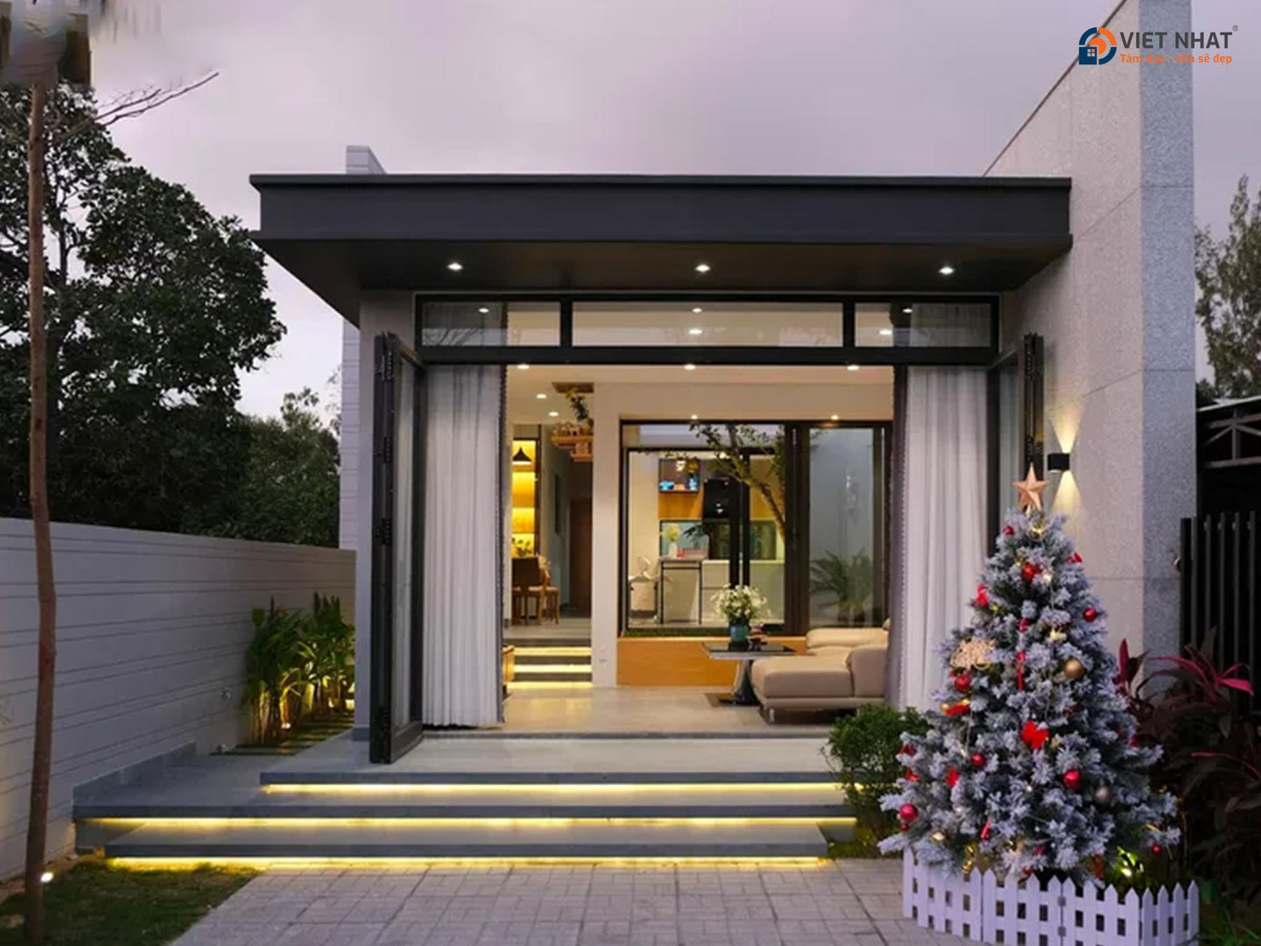 Nhà cấp 4 mái bằng, bố trí công năng gồm 1 phòng khách, phòng bếp, 1-2 phòng ngủ,... với phần mái được đổ bê tông bằng phẳng, chịu lực tốt. Nhà cấp 4 mái bằng, bố trí công năng gồm 1 phòng khách, phòng bếp, 1-2 phòng ngủ,... với phần mái được đổ bê tông bằng phẳng, chịu lực tốt.