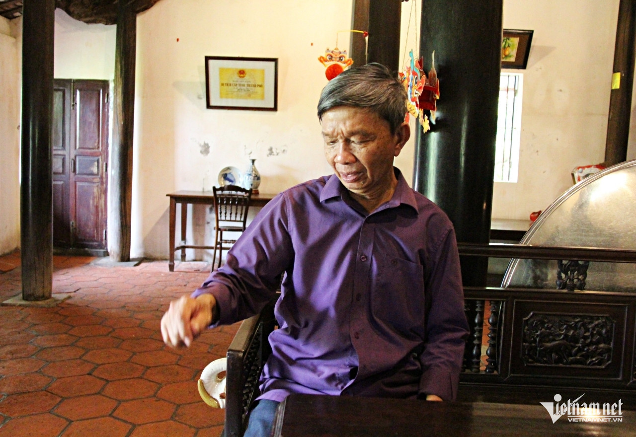 Ông Phú cho biết, năm 1976, cố GS Trần Văn Giàu trở lại thăm ngôi nhà cổ của gia đình. Ảnh: Hà Nguyễn