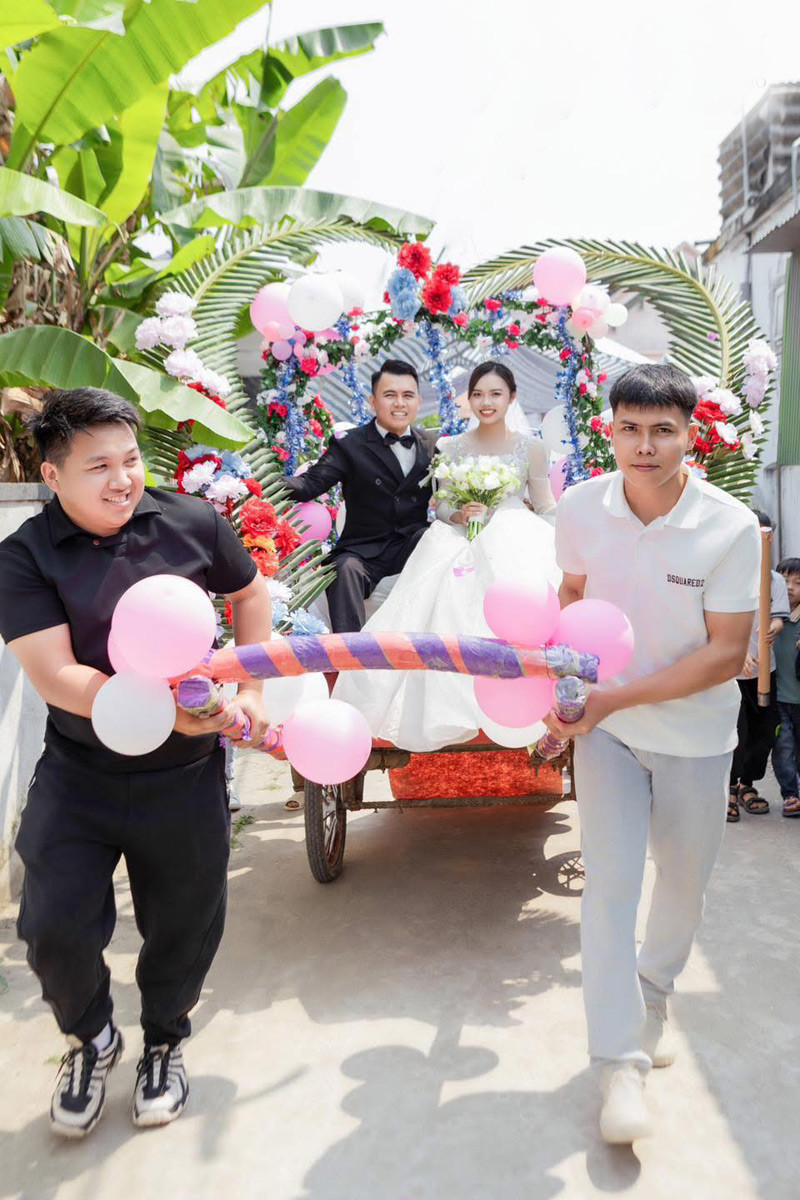 Xóm làng hân hoan