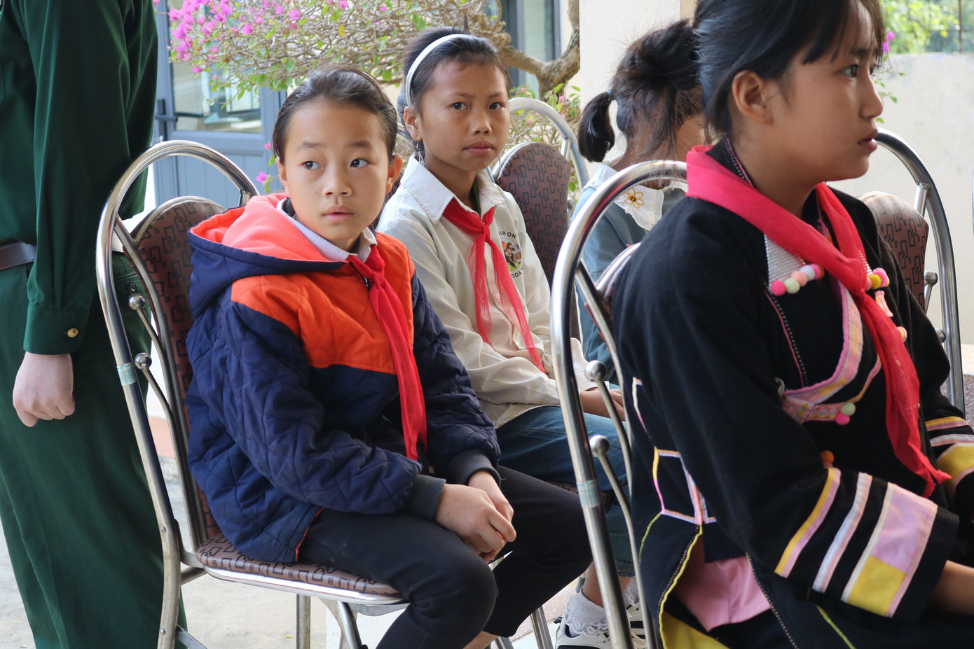 Các em học sinh đại diện học sinh Trường Phổ thông Dân tộc Bán trú Tiểu học Huổi Luông (huyện Phong Thổ, tỉnh Lai Châu) Các em học sinh đại diện học sinh Trường Phổ thông Dân tộc Bán trú Tiểu học Huổi Luông (huyện Phong Thổ, tỉnh Lai Châu)