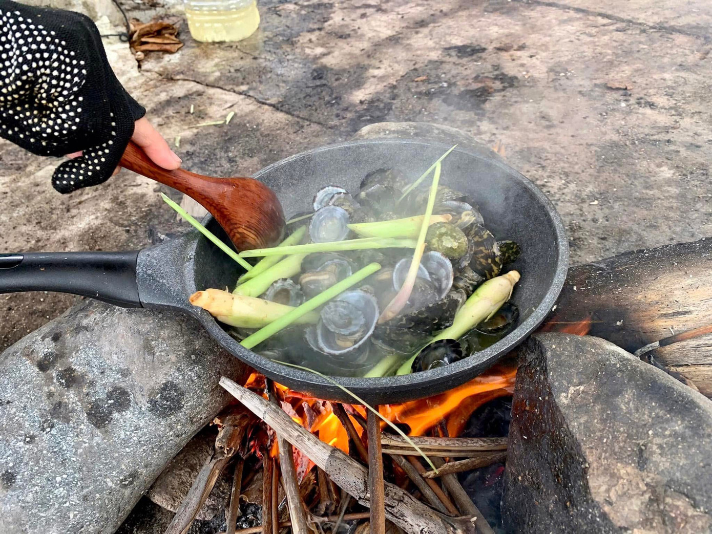 Ốc vú dẹt luộc đơn giản nhưng hương vị tươi ngon. Ảnh: An Bình mê SUP