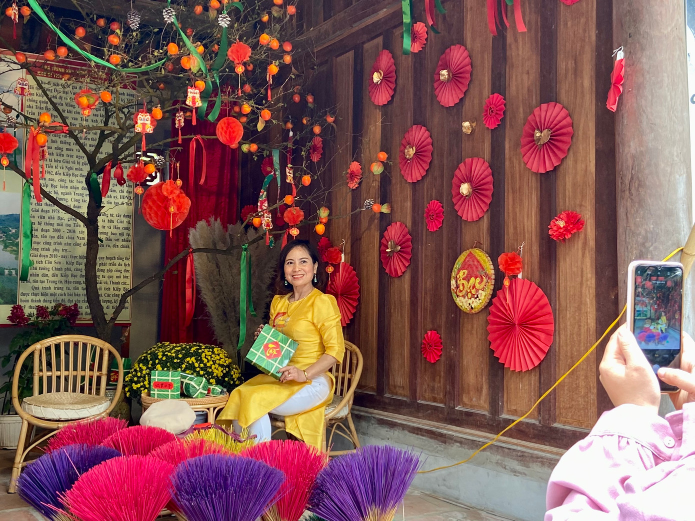 Tại khu di tích, ban quản lý cũng bố trí nhiều điểm check-in để du khách đến du xuân có thể chụp hình.