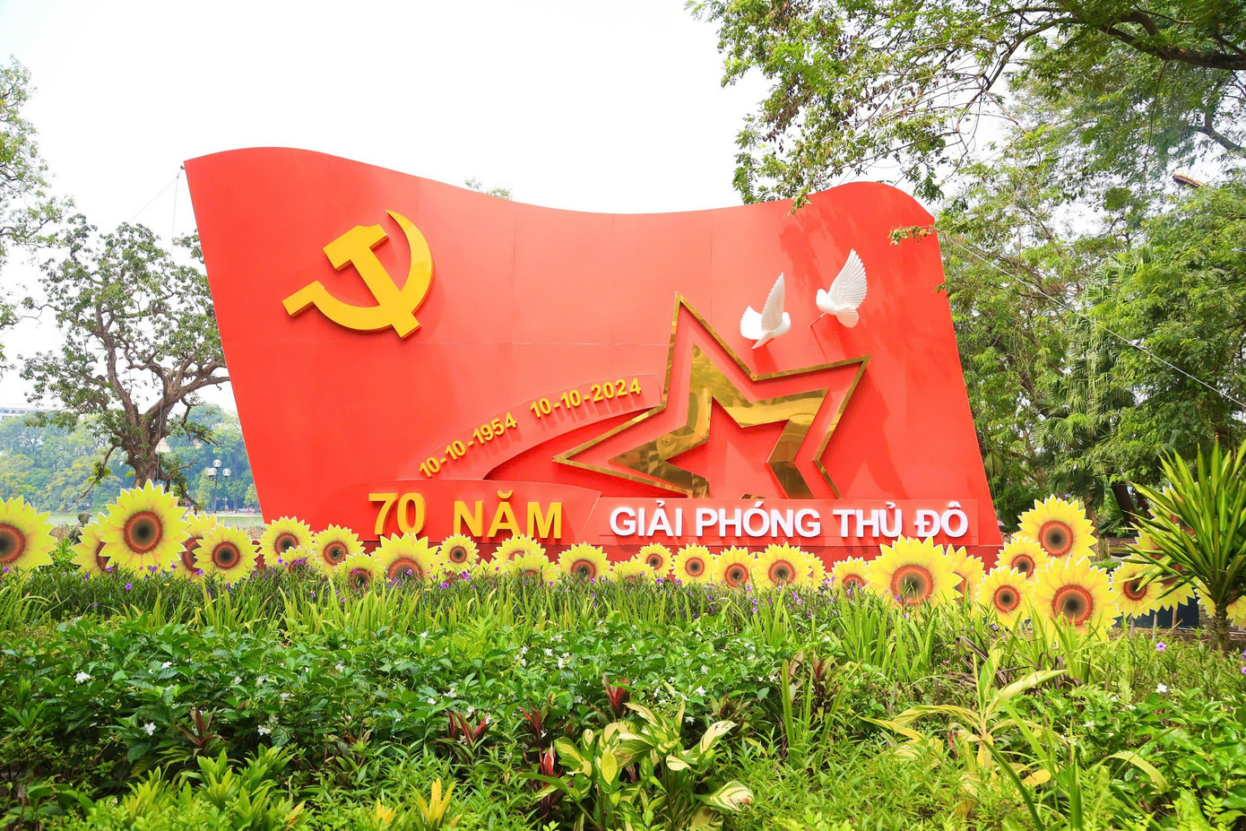 Chào mừng 70 năm Giải phóng Thủ đô