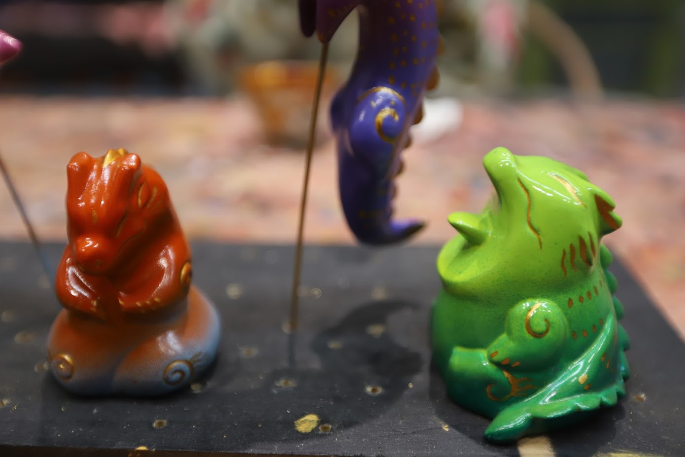 Ba chú rồng "béo tốt" mang ý nghĩa mong cầu một cuộc sống no ấm, đủ đầy cũng mang biểu cảm ngộ nghĩnh như cười tủm tỉm, khóc nhè,... Ba chú rồng "béo tốt" mang ý nghĩa mong cầu một cuộc sống no ấm, đủ đầy cũng mang biểu cảm ngộ nghĩnh như cười tủm tỉm, khóc nhè,...