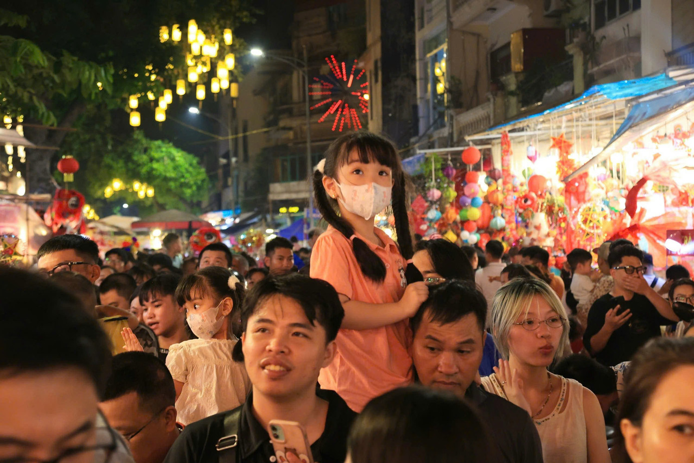 Tết trung thu từ lâu không chỉ đơn thuần là tết của thiếu nhi mà còn là cơ hội để các gia đình đoàn viên, sum họp, cùng nhau tận hưởng những khoảnh khắc tươi đẹp cùng nhau.