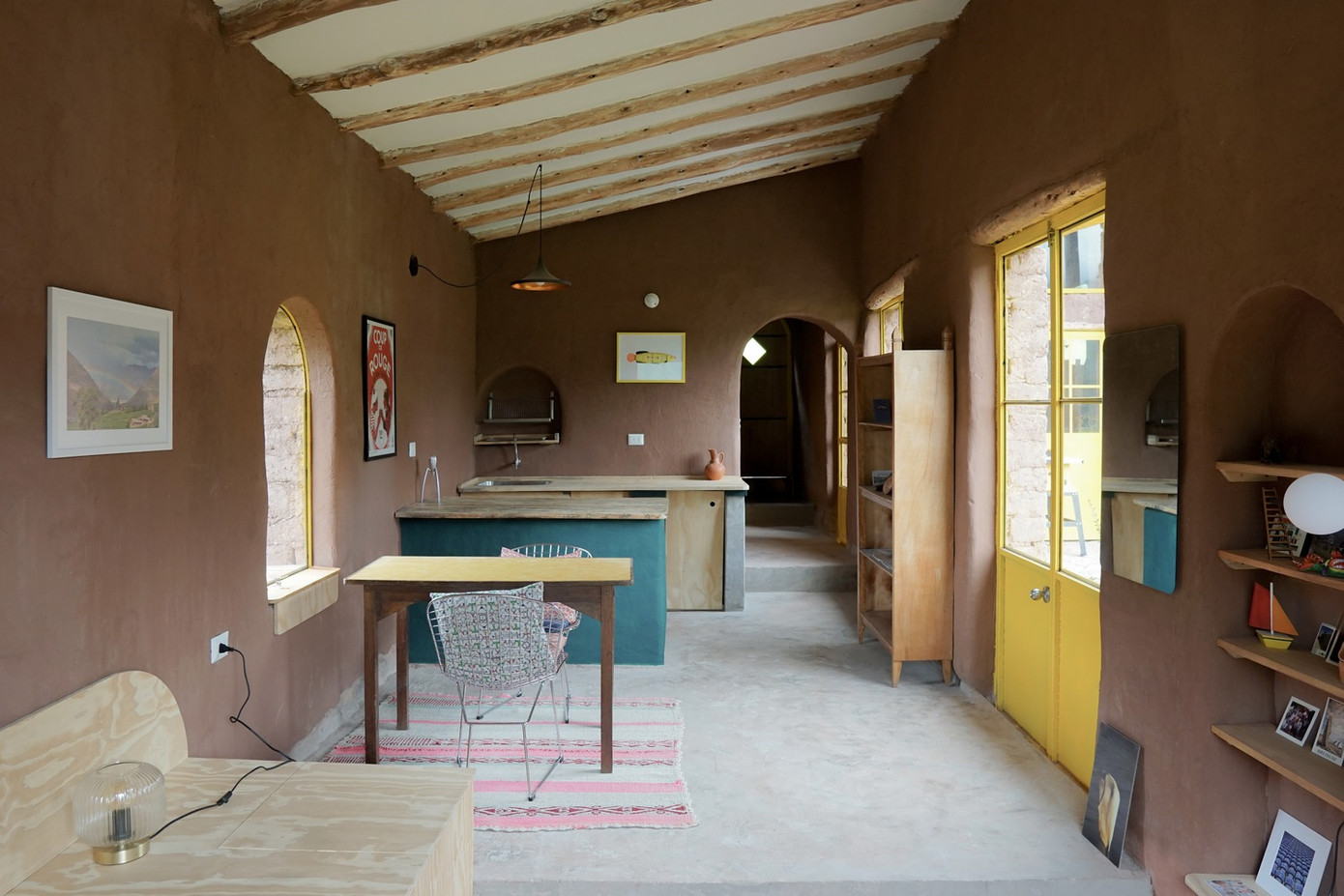 Sự gọn gàng, tối giản và tiện nghi được đề cao trong không gian sống này.