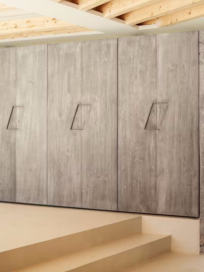 Nội thất được tạo nên từ gỗ bản địa.