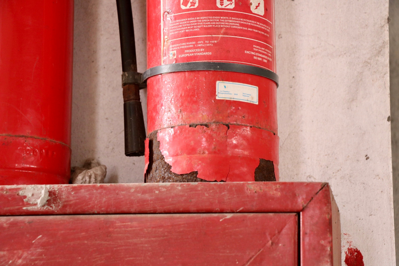 Hệ thống phòng cháy chữa cháy bị hoen gỉ, xuống cấp theo thời gian.