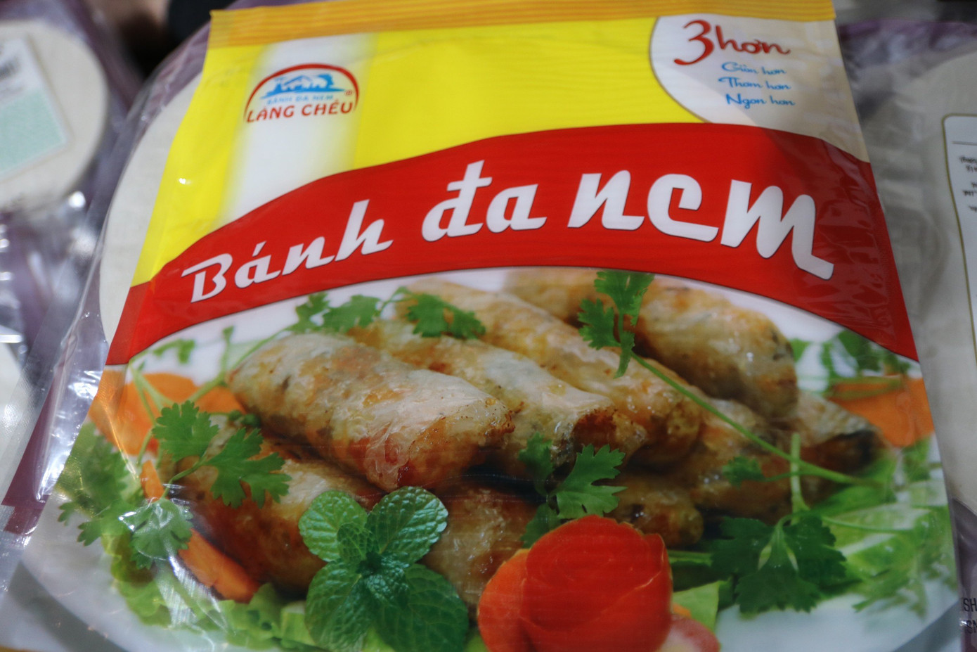 Ông Trần Văn Chúc, Phó Chủ tịch UBND xã Nguyên Lý cho biết, doanh thu từ nghề bánh đa nem ở làng Chều ước đạt 336 tỷ đồng năm 2023. Xã hiện có 176 máy sản xuất, công ăn việc làm của người dân khá ổn định, tận dụng được nhiều lao động phụ như người già, trẻ em…