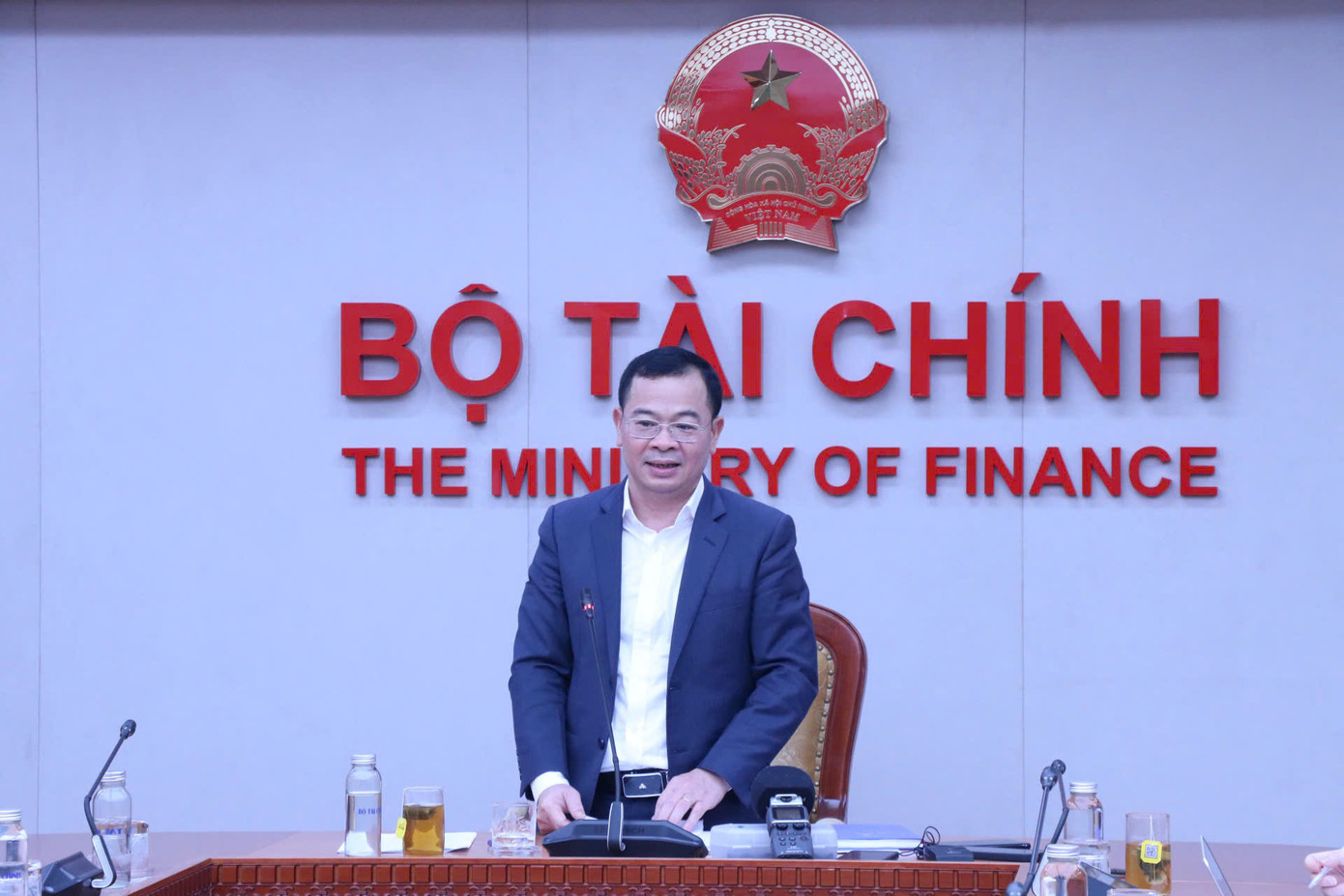 Ông Nguyễn Tân Thịnh, Cục trưởng Cục Quản lý công sản phát biểu tại buổi gặp mặt báo chí.