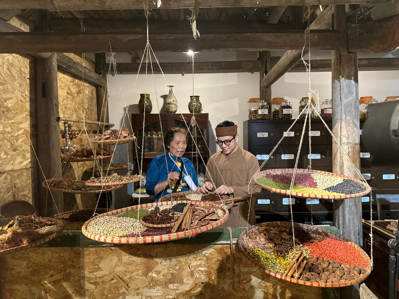 Không gian trưng bày nghề thuốc Đông y Không gian trưng bày nghề thuốc Đông y