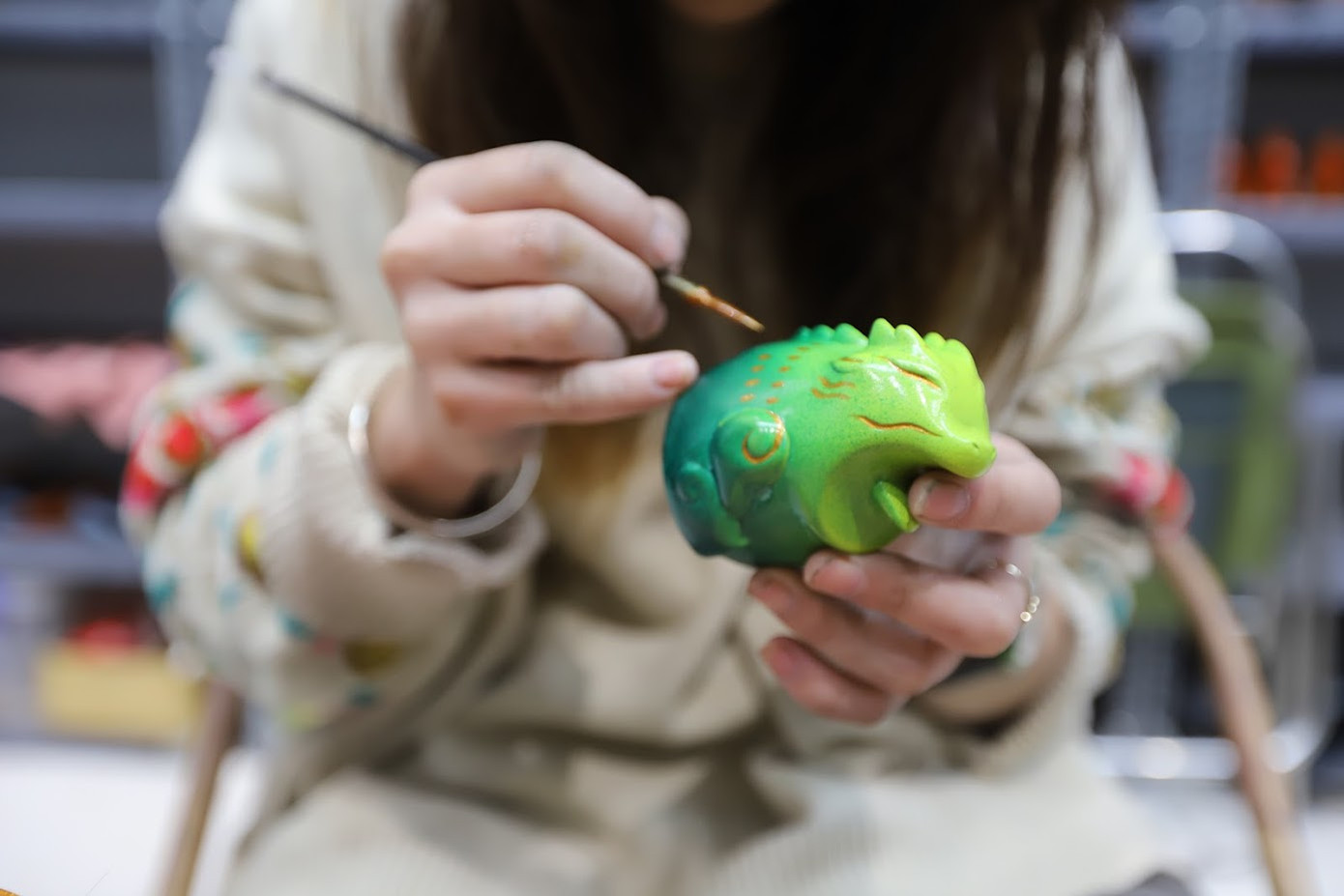 Tỉ mỉ trong từng nét vẽ. Tỉ mỉ trong từng nét vẽ.