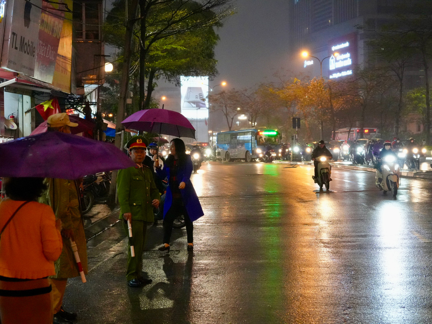 Tối 23/12 (14 tháng Giêng năm Giáp Thìn), tại chùa Phúc Khánh hay còn gọi là Tổ đình Phúc Khánh (quận Đống Đa) đã diễn ra lễ cầu an đầu năm 2024. Tối 23/12 (14 tháng Giêng năm Giáp Thìn), tại chùa Phúc Khánh hay còn gọi là Tổ đình Phúc Khánh (quận Đống Đa) đã diễn ra lễ cầu an đầu năm 2024.