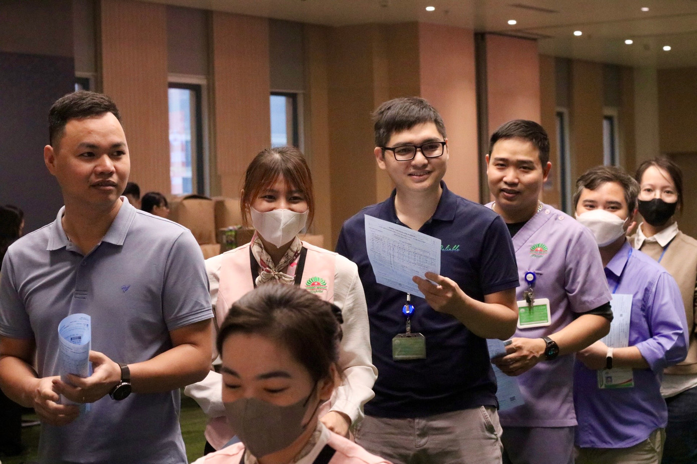 Nhiều người là cán bộ, nhân viên làm việc tại bệnh viện Hồng Ngọc đến đăng ký hiến máu tại Chủ Nhật Đỏ.