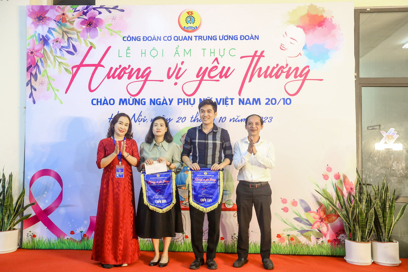 Ban Thanh niên trường học và Văn phòng Trung ương Đoàn đồng giải Ba.