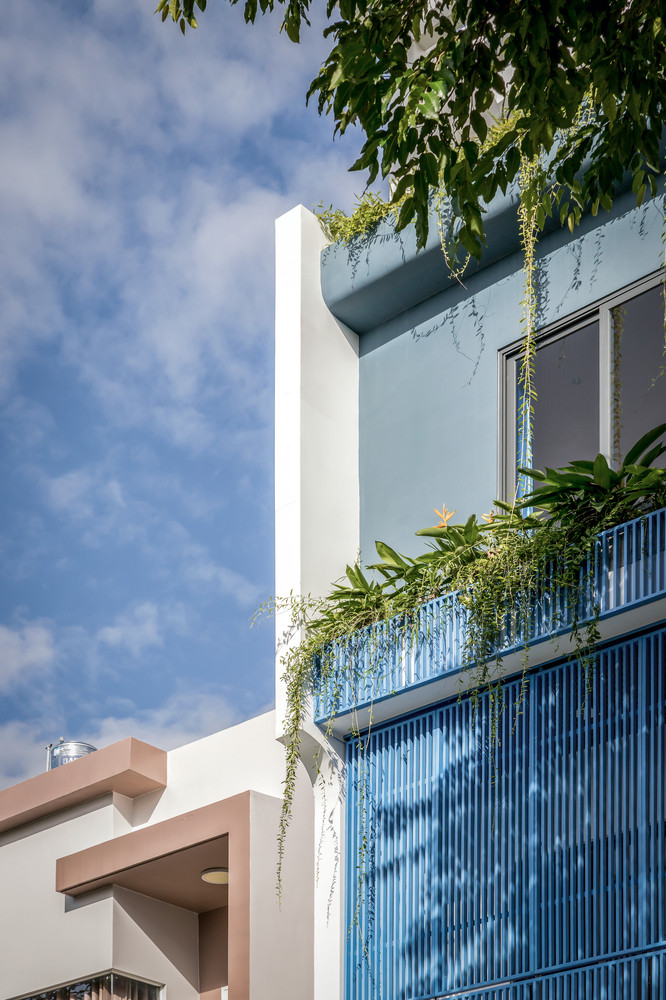 Tiêu chí chính của thiết kế là tạo nên sự kết nối liền mạch giữa các tầng, tích hợp các khu vực sinh hoạt như ăn uống, học tập và vui chơi. Điều này giúp những đứa trẻ có thể tự do sinh hoạt, khám phá, đồng thời dễ dàng tương tác với bố mẹ.