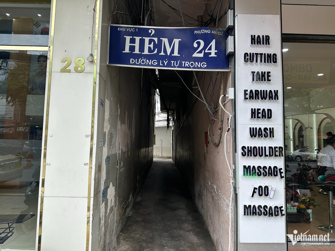 Hẻm 24 lối dẫn vào trụ sở Công ty cổ phần Mekolor - một thành viên trong liên minh đề xuất làm đường sắt tốc độ cao 100 tỷ USD.