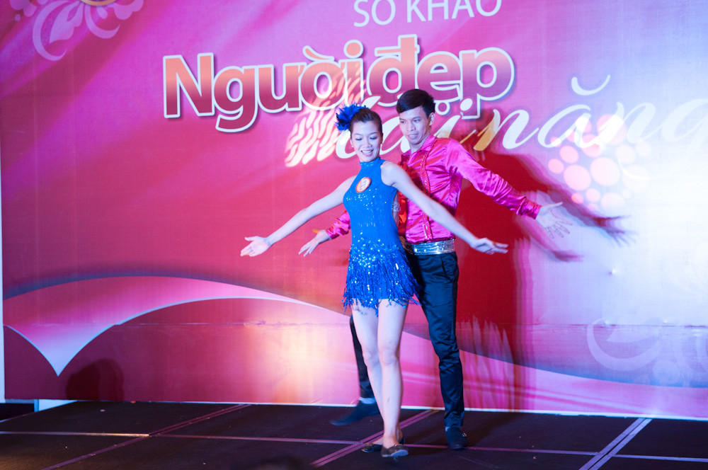 Võ Hoàng Yến, tiết mục dance sport, SBD 235