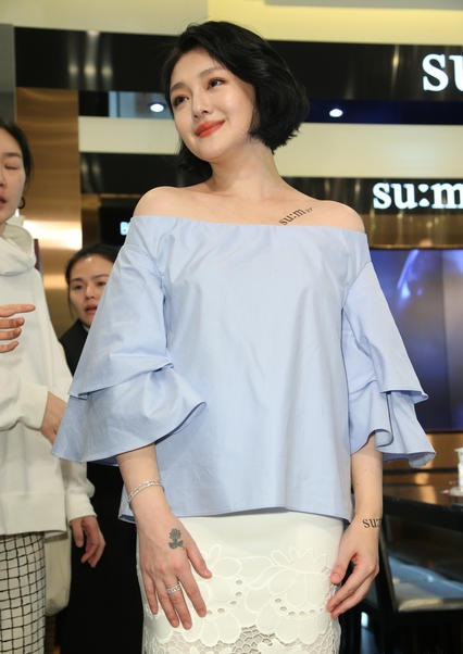 Từ Hy Viên rạng rỡ tái xuất sau khi ra viện vì bị ngất ảnh 4