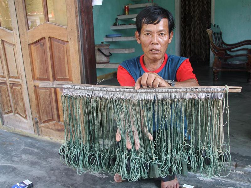 Ông Hùng và dàn câu không mồi