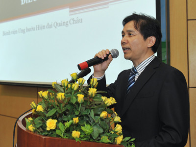 Giáo sư Bành phát biểu tại hội thảo