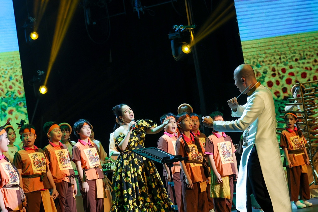 Tiết mục MASHUP: GÀ GÁY SÁNG &amp; MẶT TRỜI CỦA TÔI | Trang Bùi, Nguyễn Trường Linh, Học sinh TH School và Dàn nhạc Dân tộc Sức Sống Mới