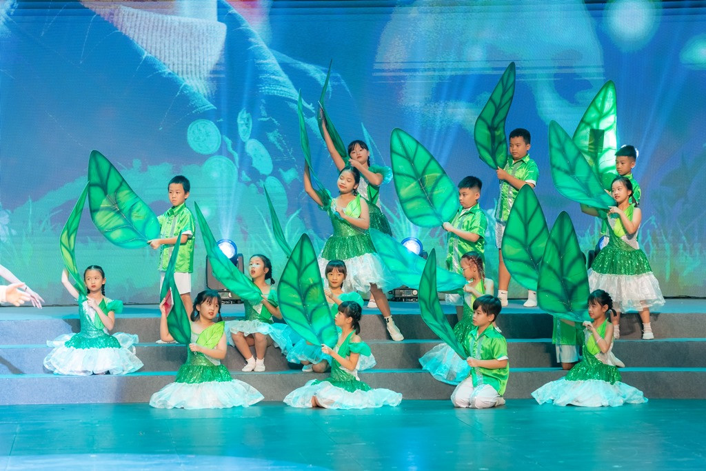 Tiết mục NGƯỜI GIEO MẦM XANH | Nhóm OPLUS, Bùi Thị Nga, Học sinh TH School