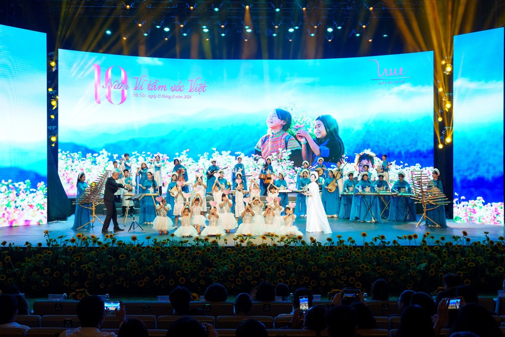 Chương trình ƯỚC MƠ CỦA MẸ | Nguyễn Thị Quỳnh Hương, Học sinh TH School và Dàn nhạc Dân tộc Sức Sống Mới