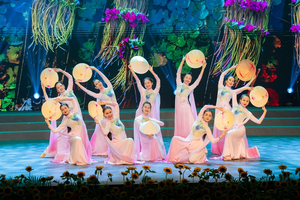 Tiêt mục Xin chào Việt Nam