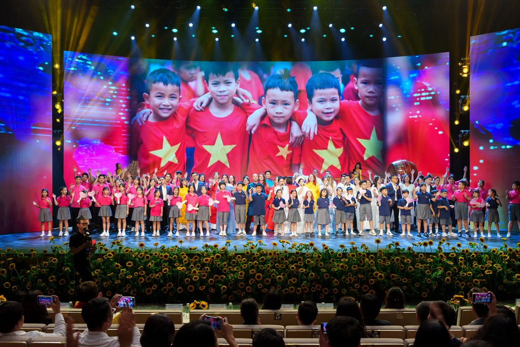 Tiết mục WE ARE THE WORLD | Tất cả các diễn viên và Ban tổ chức