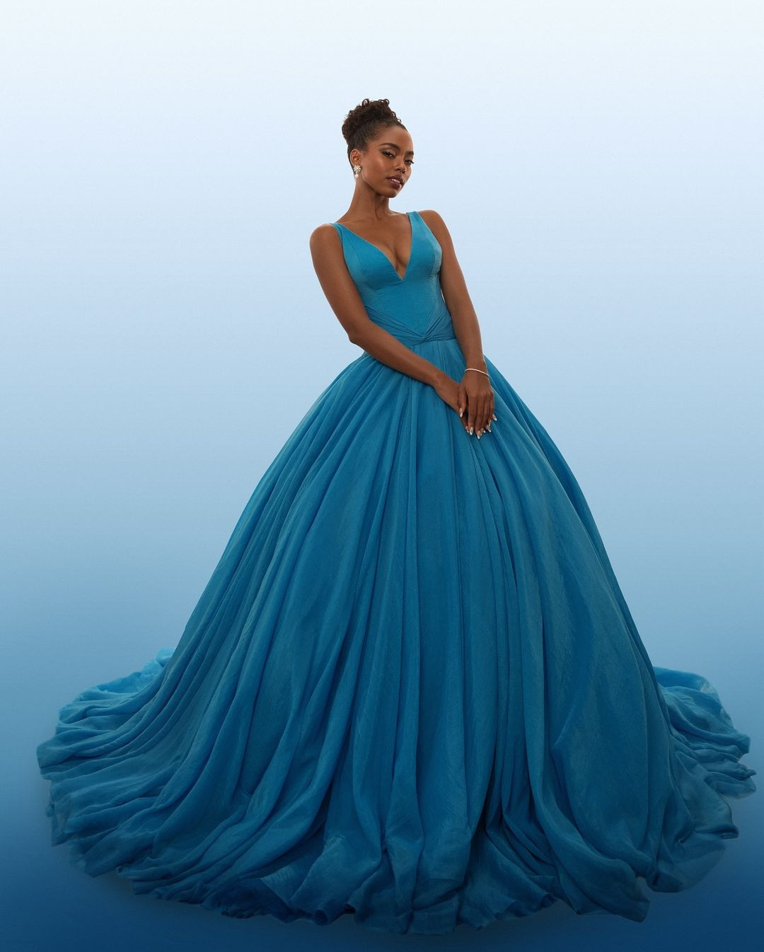 Bà Anne Jakrajutatip - chủ tịch cuộc thi Miss Universe tiết lộ người đẹp Philippines - Chelsea Manalo - là thí sinh giành giải trang phục dạ hội đẹp nhất Hoa hậu Hoàn vũ 2024. Bà Anne Jakrajutatip - chủ tịch cuộc thi Miss Universe tiết lộ người đẹp Philippines - Chelsea Manalo - là thí sinh giành giải trang phục dạ hội đẹp nhất Hoa hậu Hoàn vũ 2024.