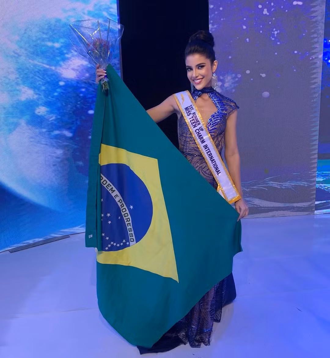 Người đẹp Brazil - Maju Portela suýt ngất khi thi ứng xử.