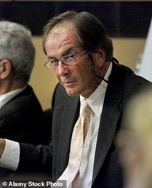 Robin Fleming - Chủ tịch kiêm giám đốc điều hành của Miss America Competition LLC và nhà phát triển bất động sản Glenn Straub đang tranh chấp quyền sở hữu cuộc thi Miss America. Robin Fleming - Chủ tịch kiêm giám đốc điều hành của Miss America Competition LLC và nhà phát triển bất động sản Glenn Straub đang tranh chấp quyền sở hữu cuộc thi Miss America.