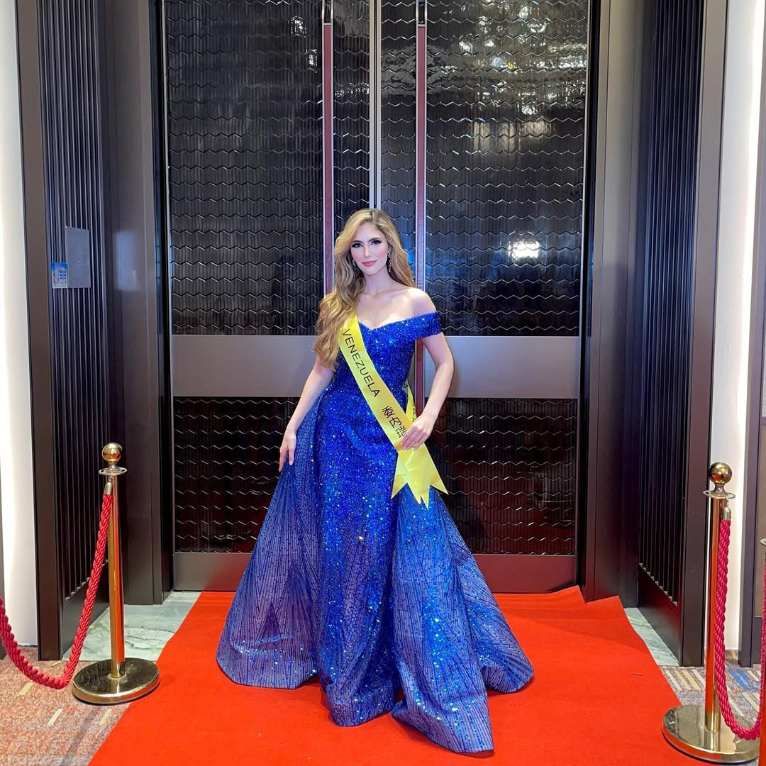 &quot;Hoa hậu Venezuela không chỉ là một chiếc vương miện mà còn là nền tảng để truyền cảm hứng và tôi sẵn sàng thực hiện cam kết đó. Tôi nghĩ sự đồng cảm và kết nối của tôi với mọi người khiến tôi trở nên khác biệt&quot;, Stephany Abasali phát biểu sau khi đăng quang.