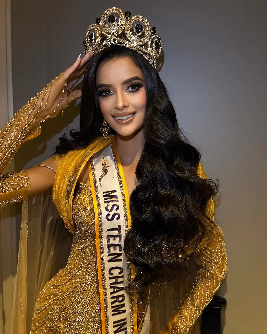 Người đẹp Mexico - Isa Diaz đăng quang Miss Teen Charm International 2024.