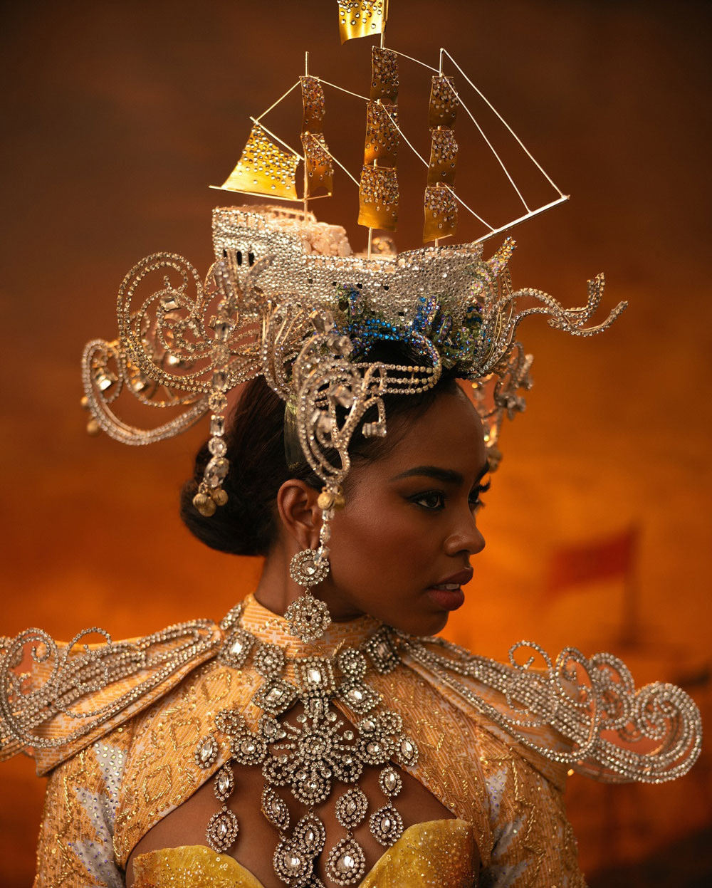 Bộ trang phục dân tộc của người đẹp Philippines - Chelsea Manalo - gây tranh cãi.