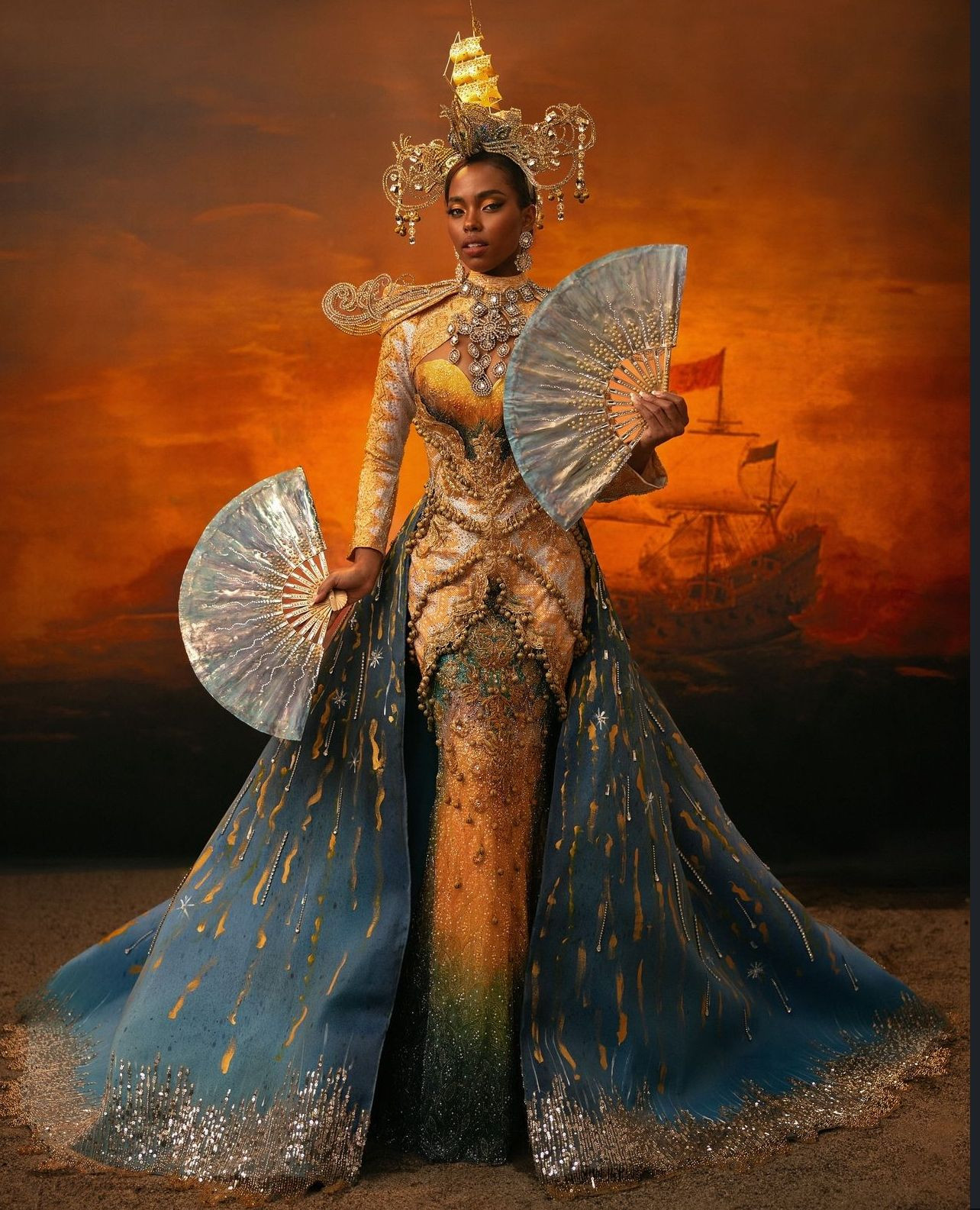 Bộ trang phục dân tộc của người đẹp Philippines - Chelsea Manalo - gây tranh cãi.