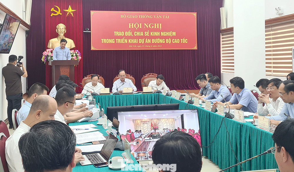 Bộ GTVT tổ chức hội nghị lắng nghe các khó khăn và chia sẻ kinh nghiệm quản lý đầu tư cao tốc với các địa phương. (Ảnh: Phạm Thanh).