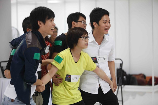 Mỗi tuần, một thành viên bị loại khỏi ngôi nhà dựa trên sự quyết định của chính các thành viên trong nhà kết hợp với bình chọn của khán giả. Trải qua 65 ngày, người trụ lại cuối cùng trong ngôi nhà của Người giấu mặt sẽ là người chiến thắng và giành được giải thưởng là một ngôi nhà trị giá khoảng 2 tỷ đồng 