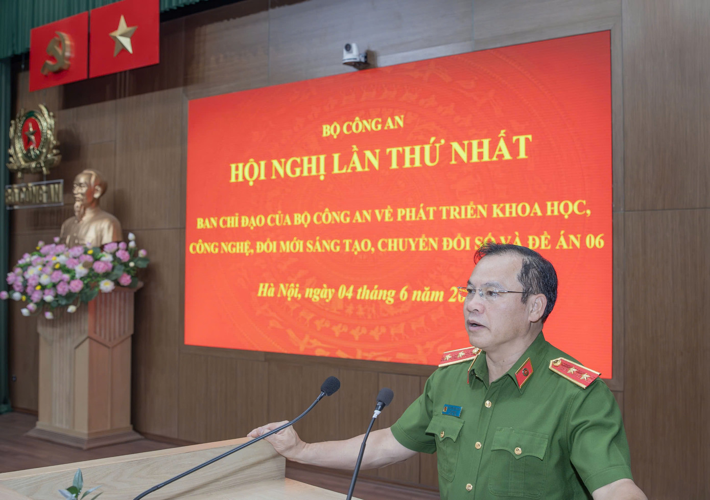 Thứ trưởng Bộ Công an Nguyễn Văn Long phát biểu tại hội nghị. Ảnh: Phạm Nam.