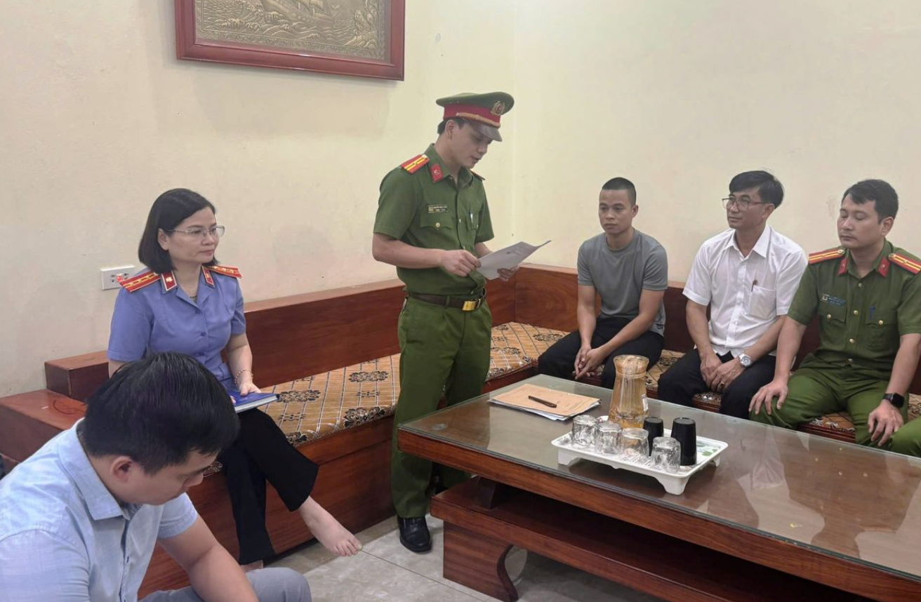 Cơ quan tố tụng thực hiện các quyết định theo quy định.