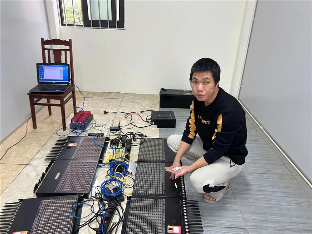 Đối tượng cùng vật chứng.