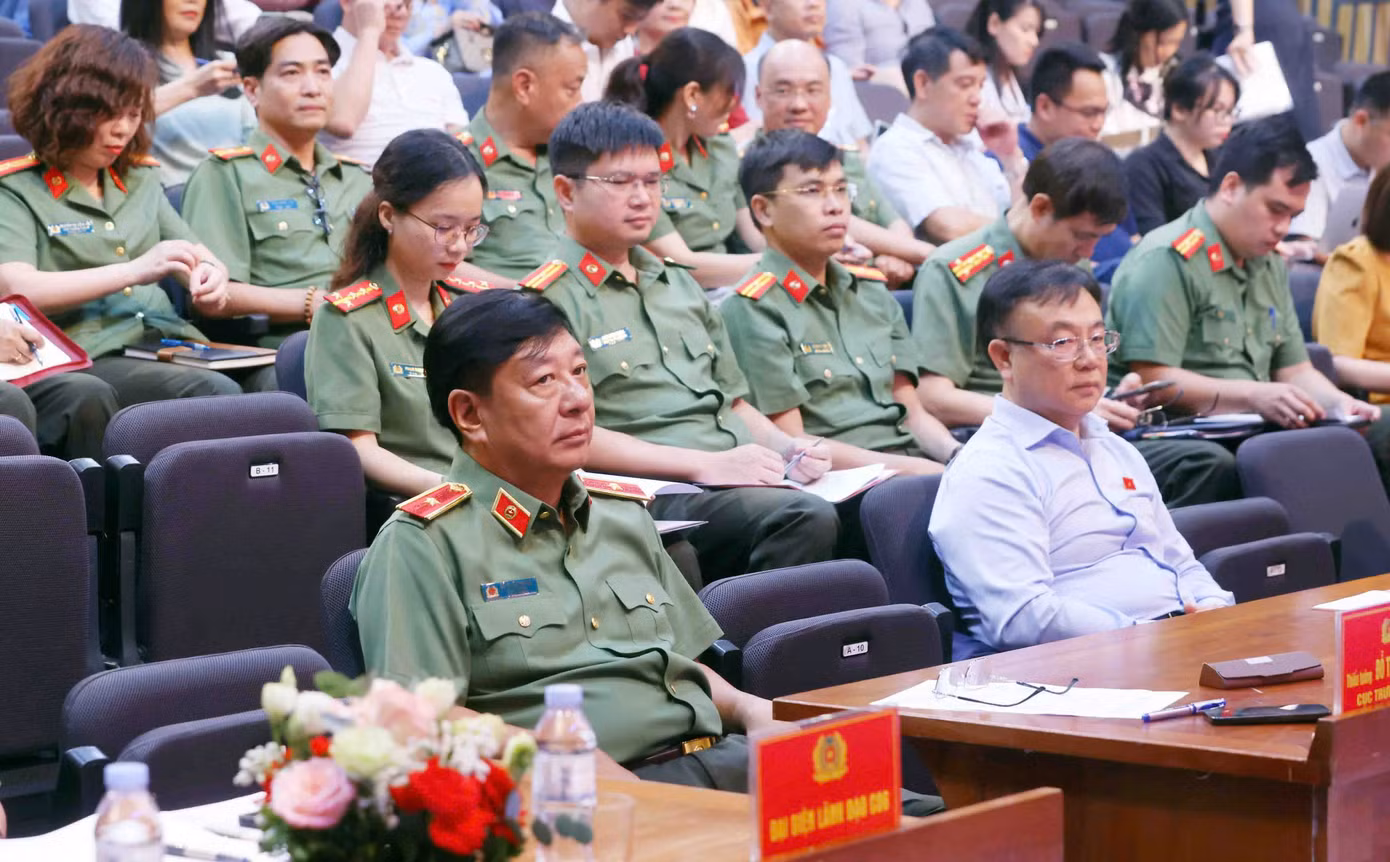 Các đại biểu tham dự toạ đàm. Các đại biểu tham dự toạ đàm.