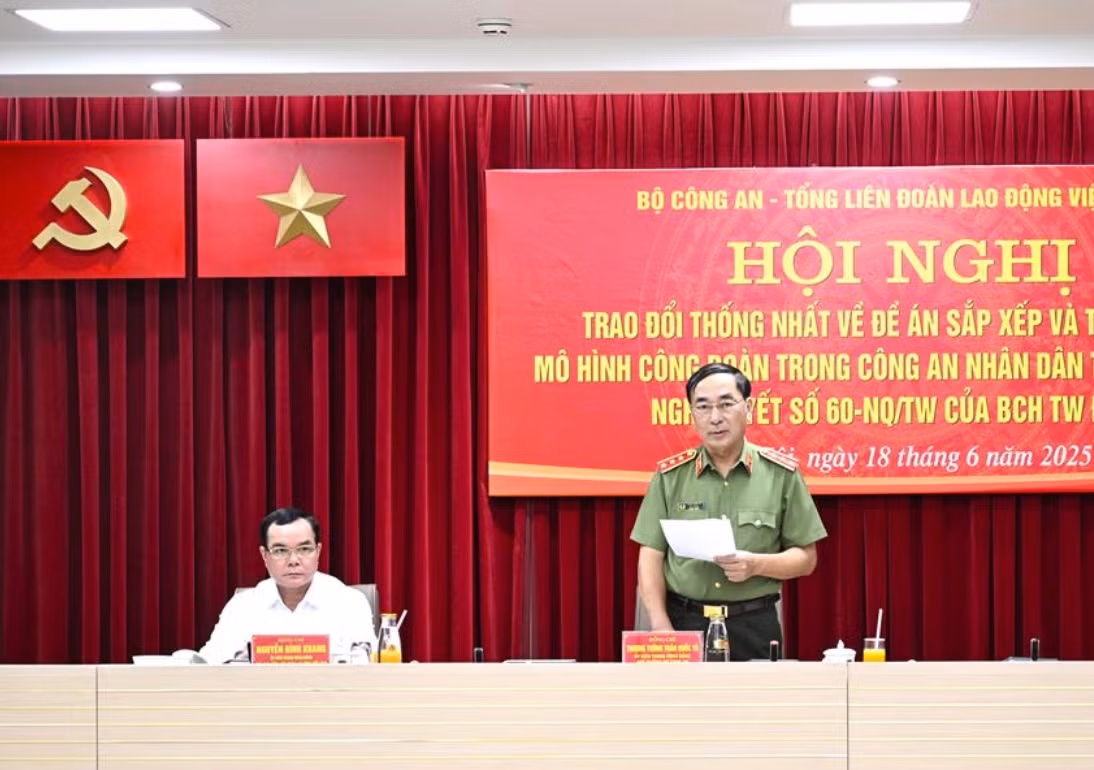 Thứ trưởng Trần Quốc Tỏ phát biểu tại Hội nghị. Thứ trưởng Trần Quốc Tỏ phát biểu tại Hội nghị.
