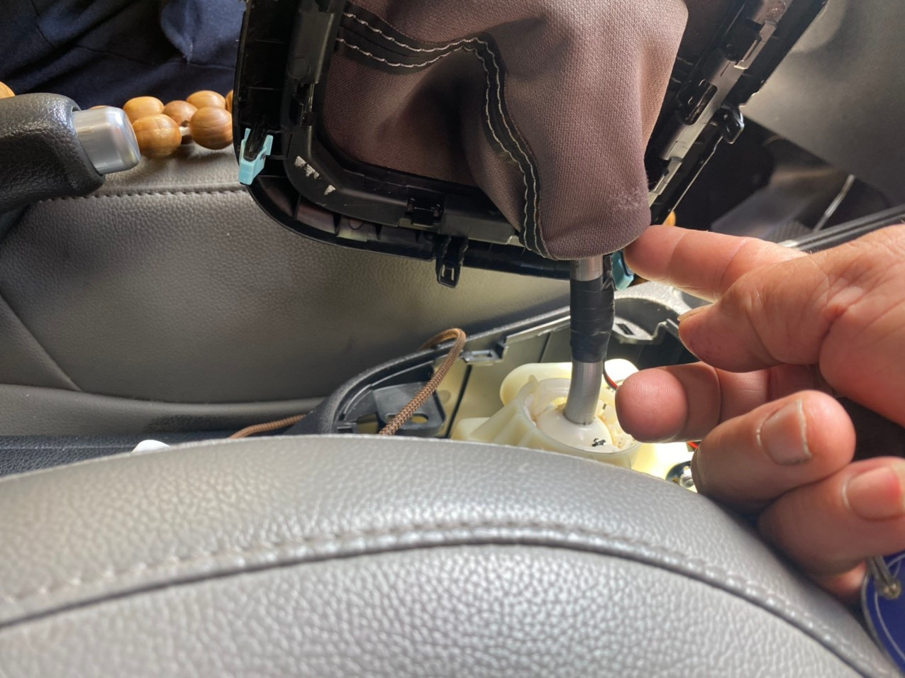 Công tắc giúp tài xế thực hiện hành vi gian lận giá cước. Ảnh: Cơ quan chức năng cung cấp