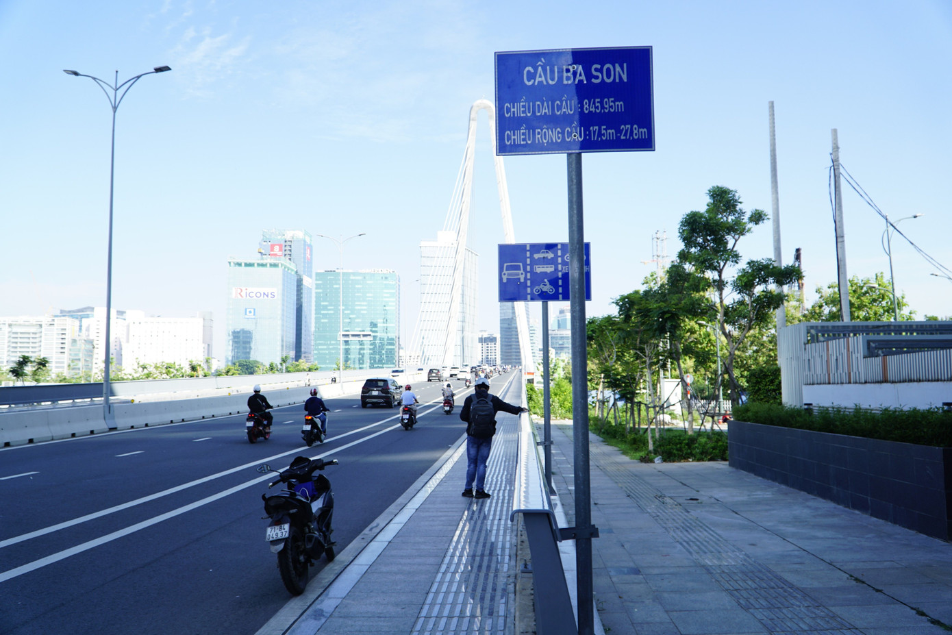 Cầu Thủ Thiêm 2 chính thức được đổi tên thành cầu Ba Son. Cầu Thủ Thiêm 2 chính thức được đổi tên thành cầu Ba Son.