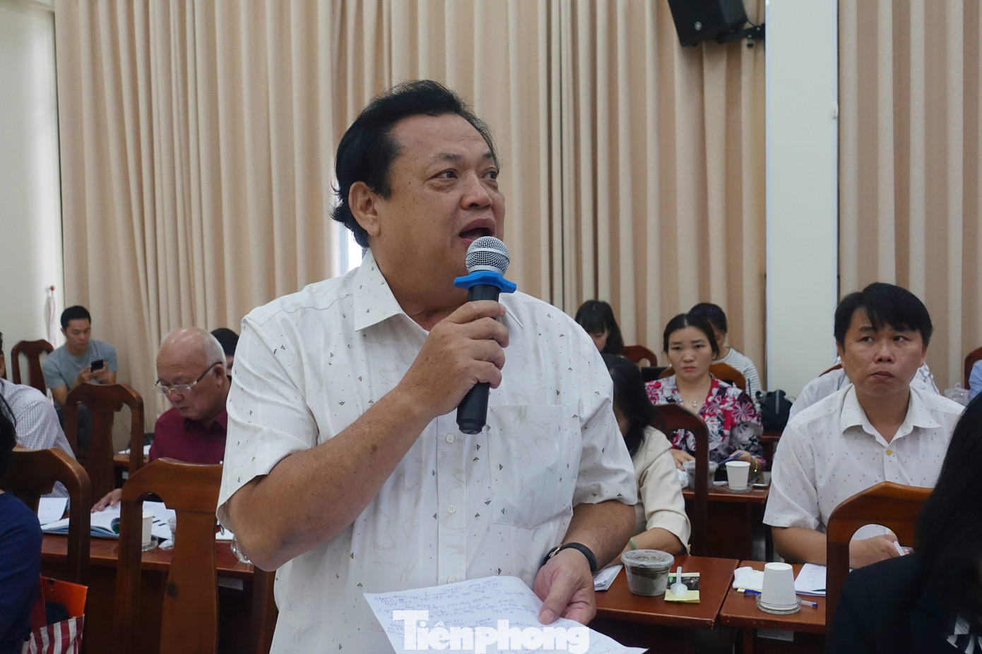 Ông Phạm Văn Phố nêu ý kiến tại hội nghị.