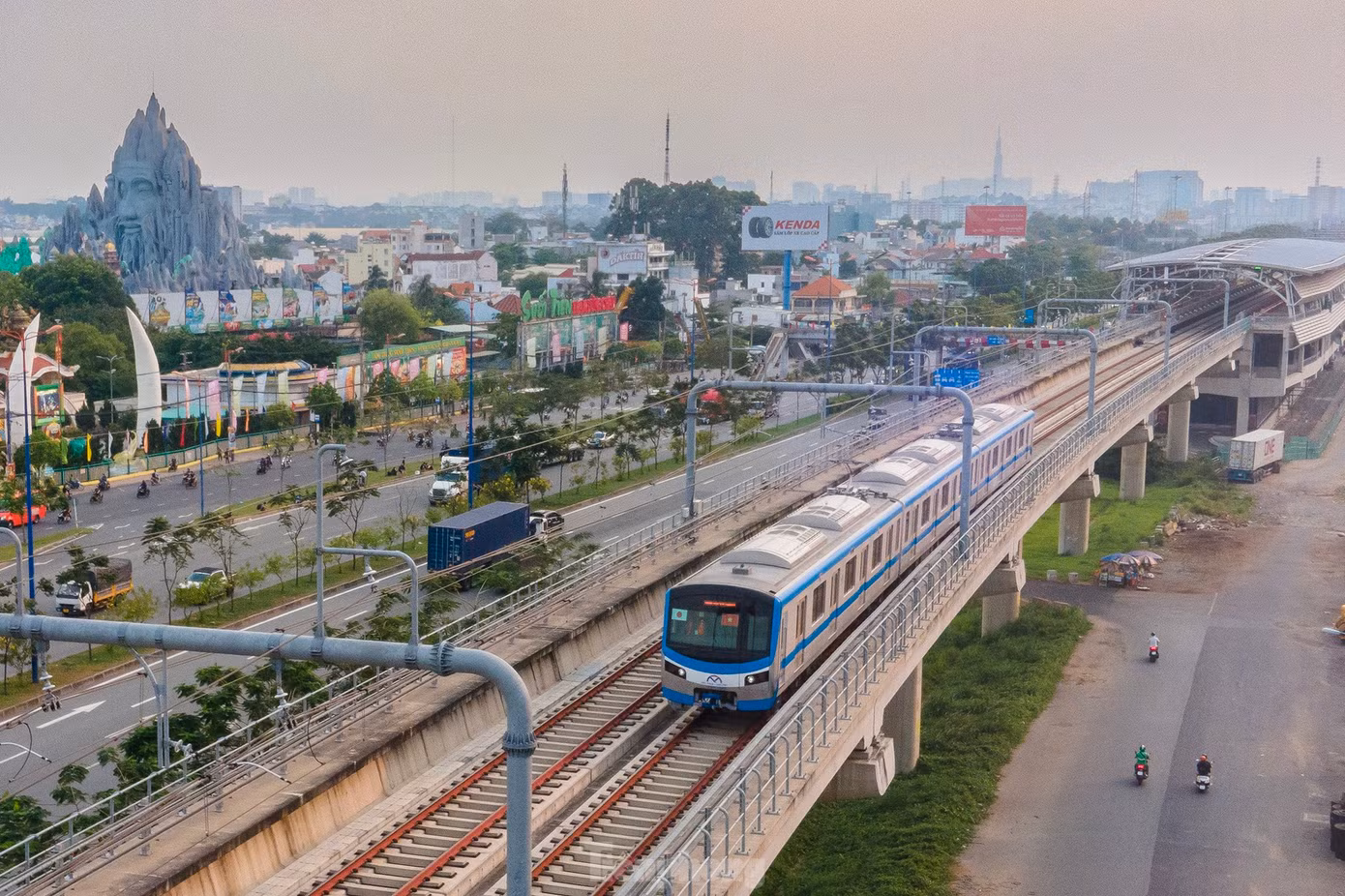 Tuyến Metro số 1 TPHCM (Bến Thành - Suối Tiên). Ảnh: PHẠM NGUYỄN Tuyến Metro số 1 TPHCM (Bến Thành - Suối Tiên). Ảnh: PHẠM NGUYỄN