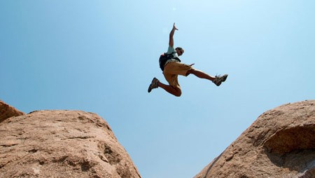 "Chẳng giàu có gì hơn ai, nhưng tôi được nuôi lớn trong môi trường tốt đẹp, khiến tâm hồn tôi được du hành một chặng đường dài" .