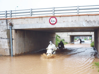 Hầm chui Thăng Long ngập sâu trong nước Ảnh: Tr. Đảng 